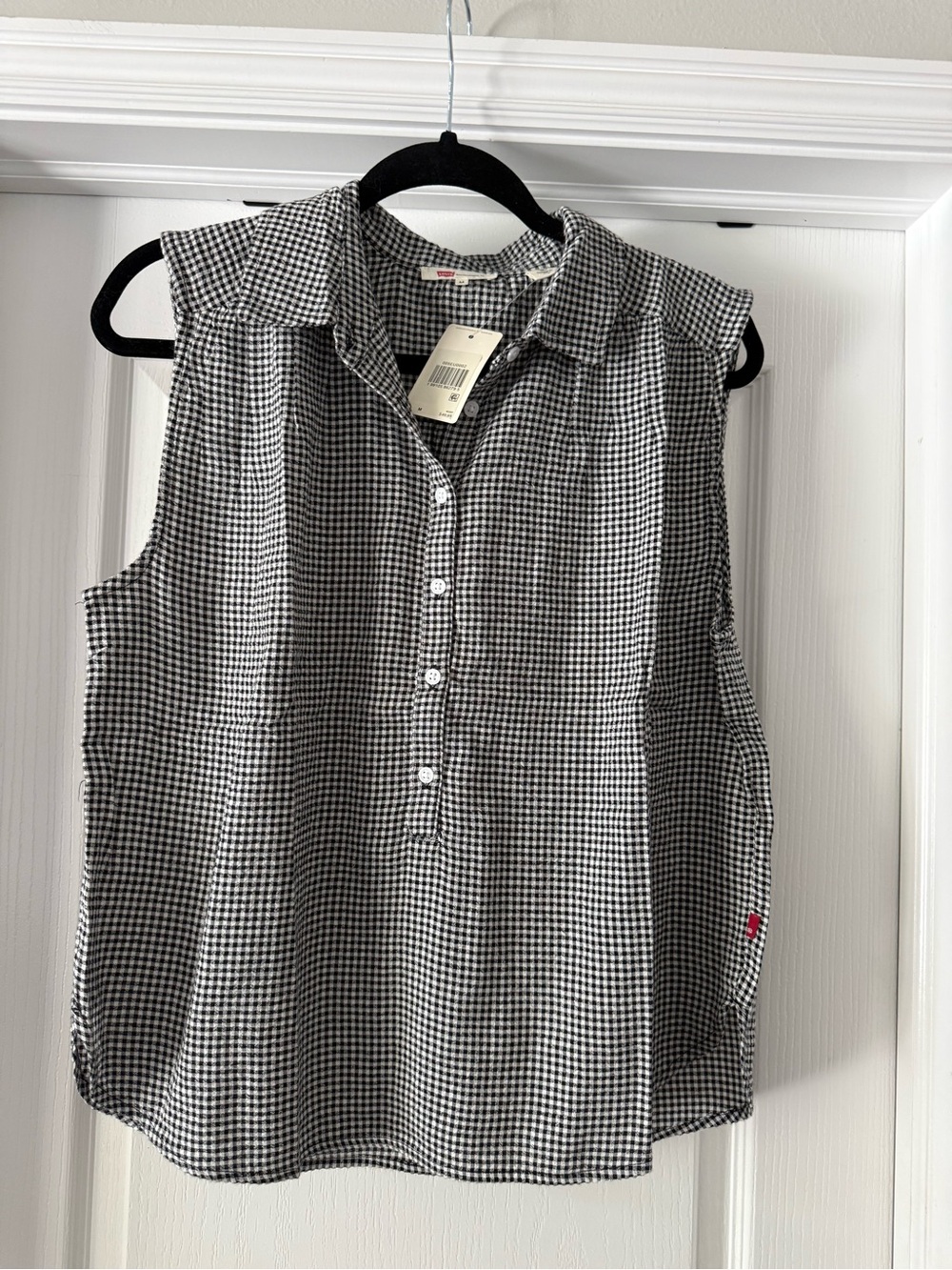 Levi's Black & White Gingham Sleeveless Button-Down Shirt